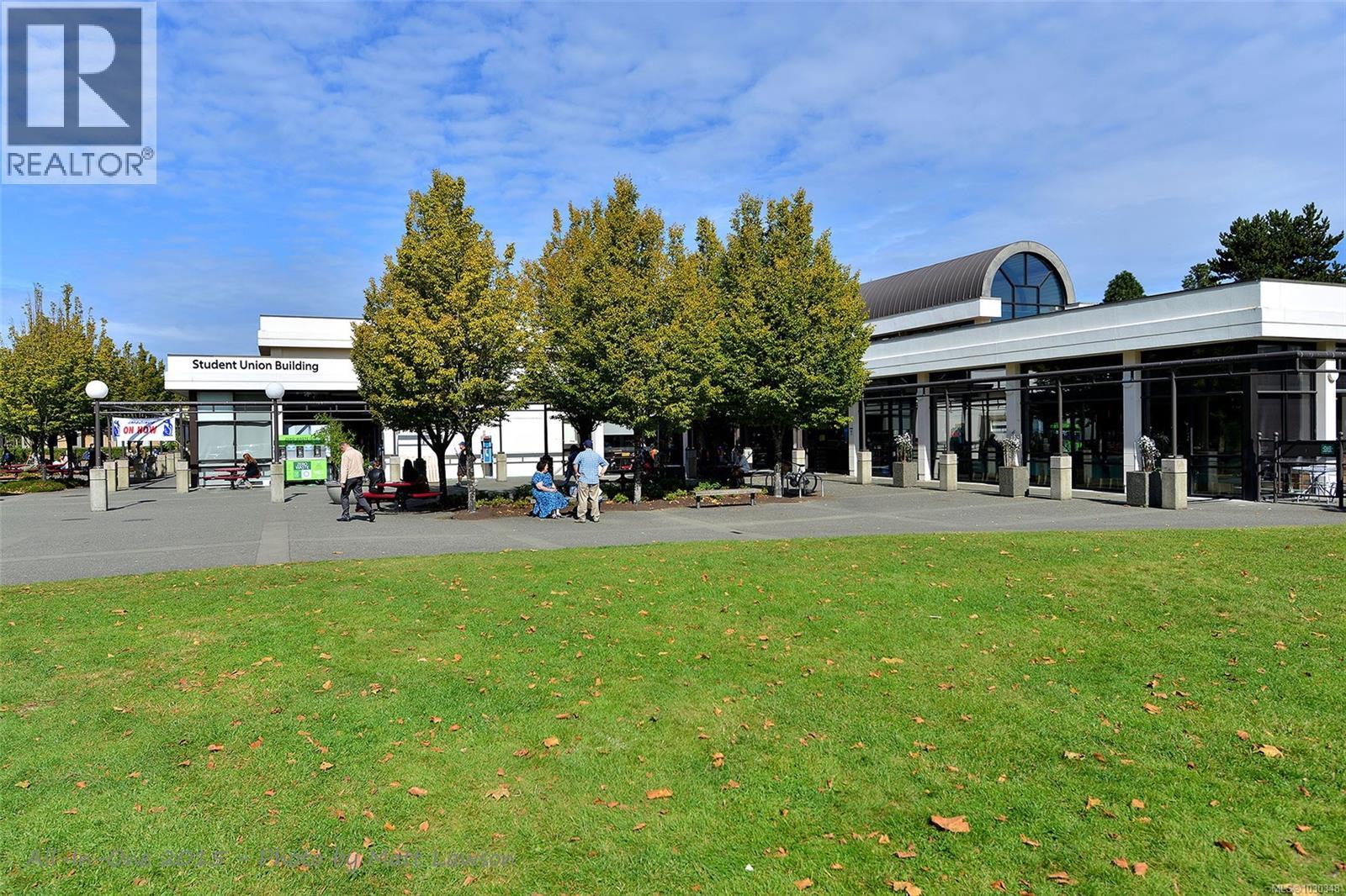 1716 Ashdale Pl, Saanich