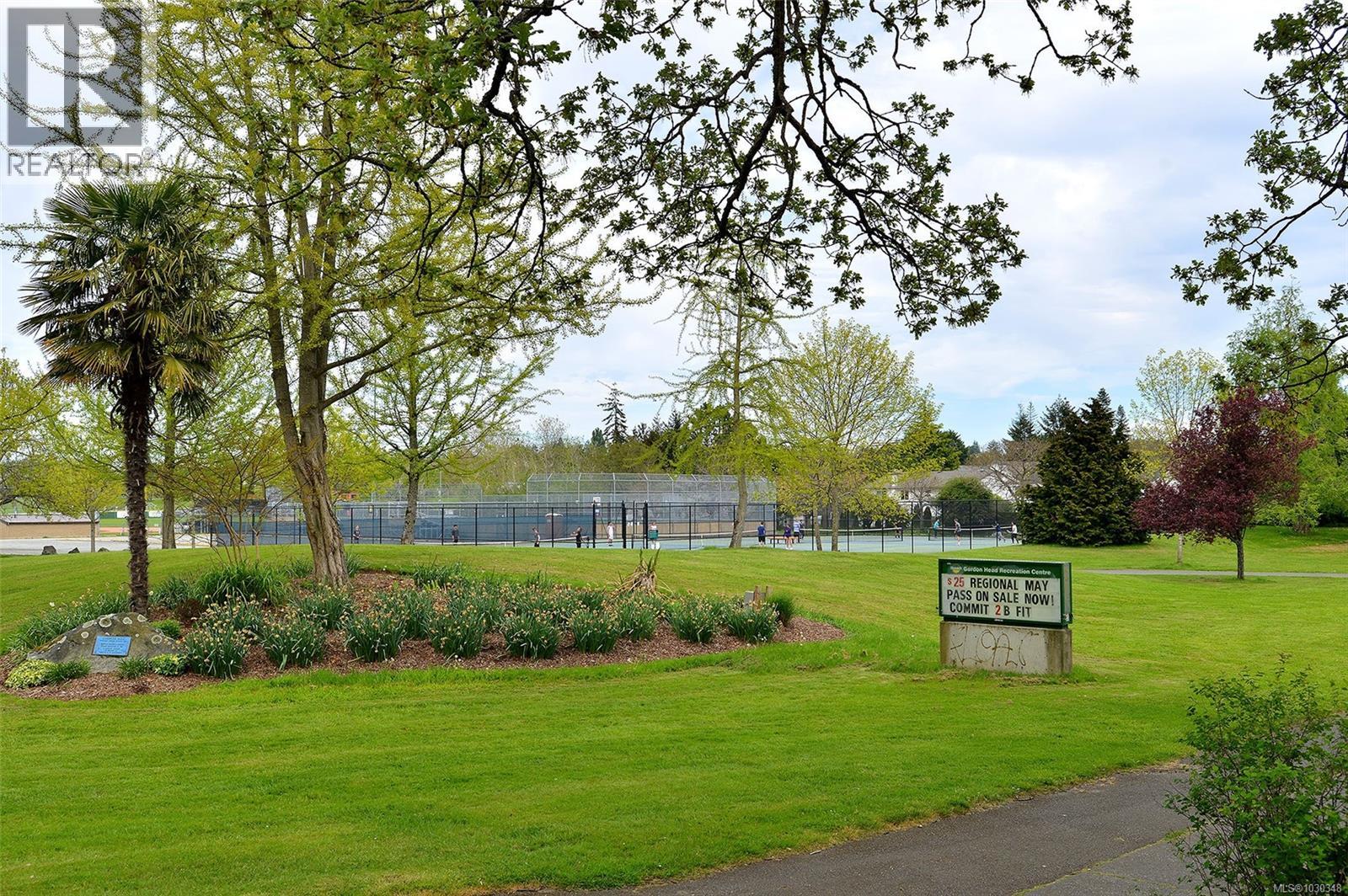 1716 Ashdale Pl, Saanich