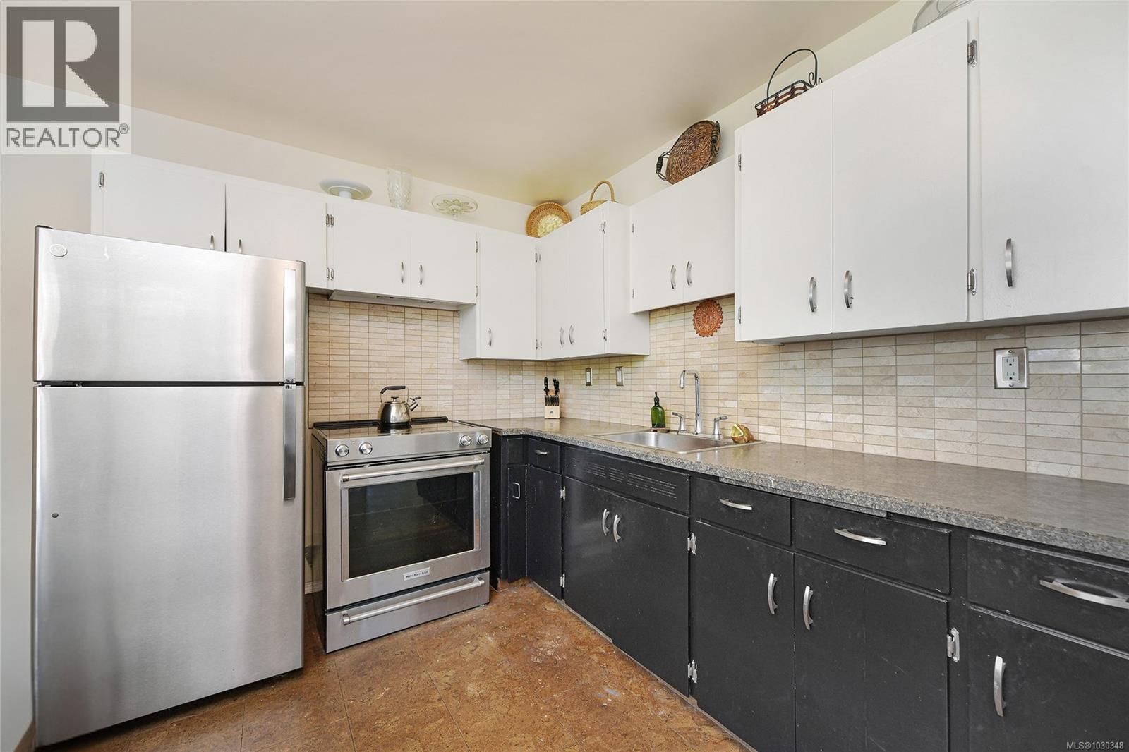 1716 Ashdale Pl, Saanich