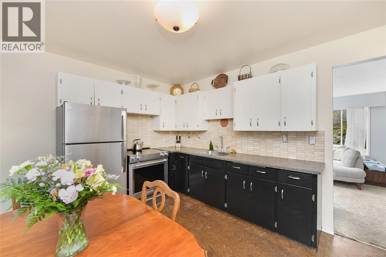 1716 Ashdale Pl, Saanich