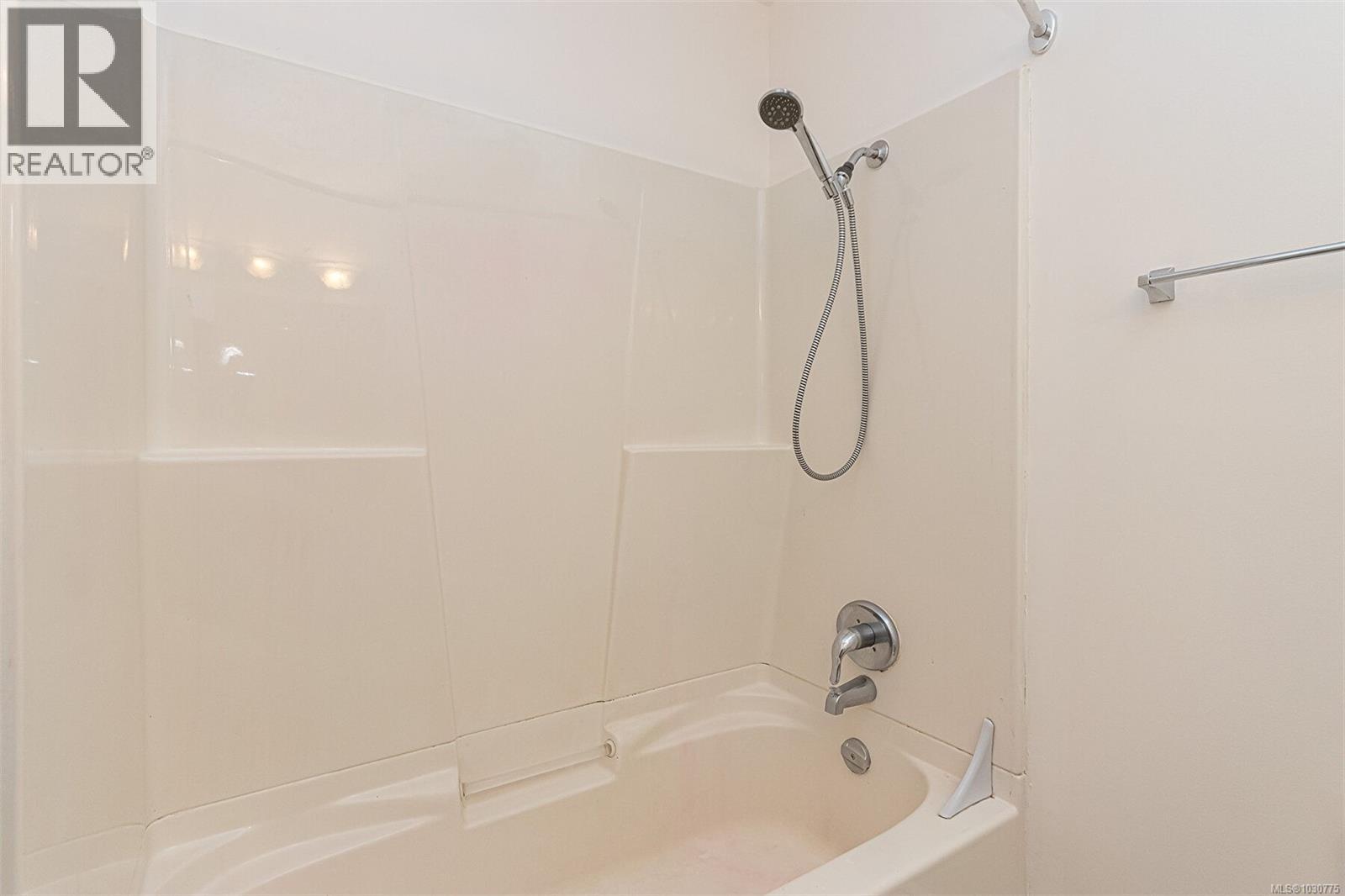 631 Jolly Pl, Saanich