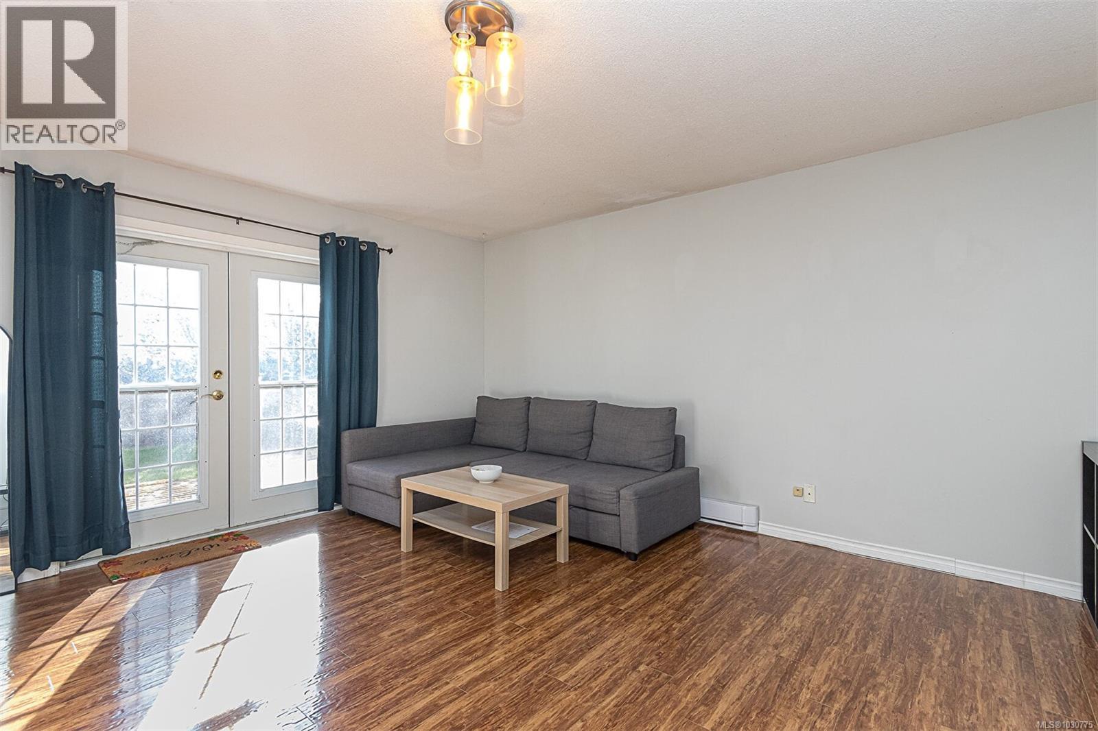 631 Jolly Pl, Saanich