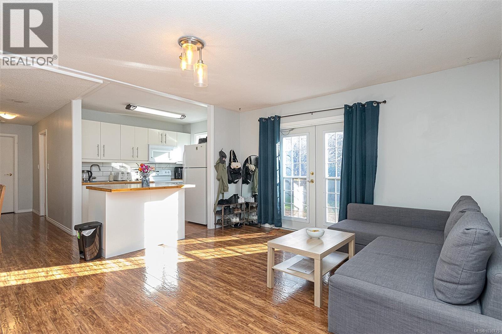 631 Jolly Pl, Saanich