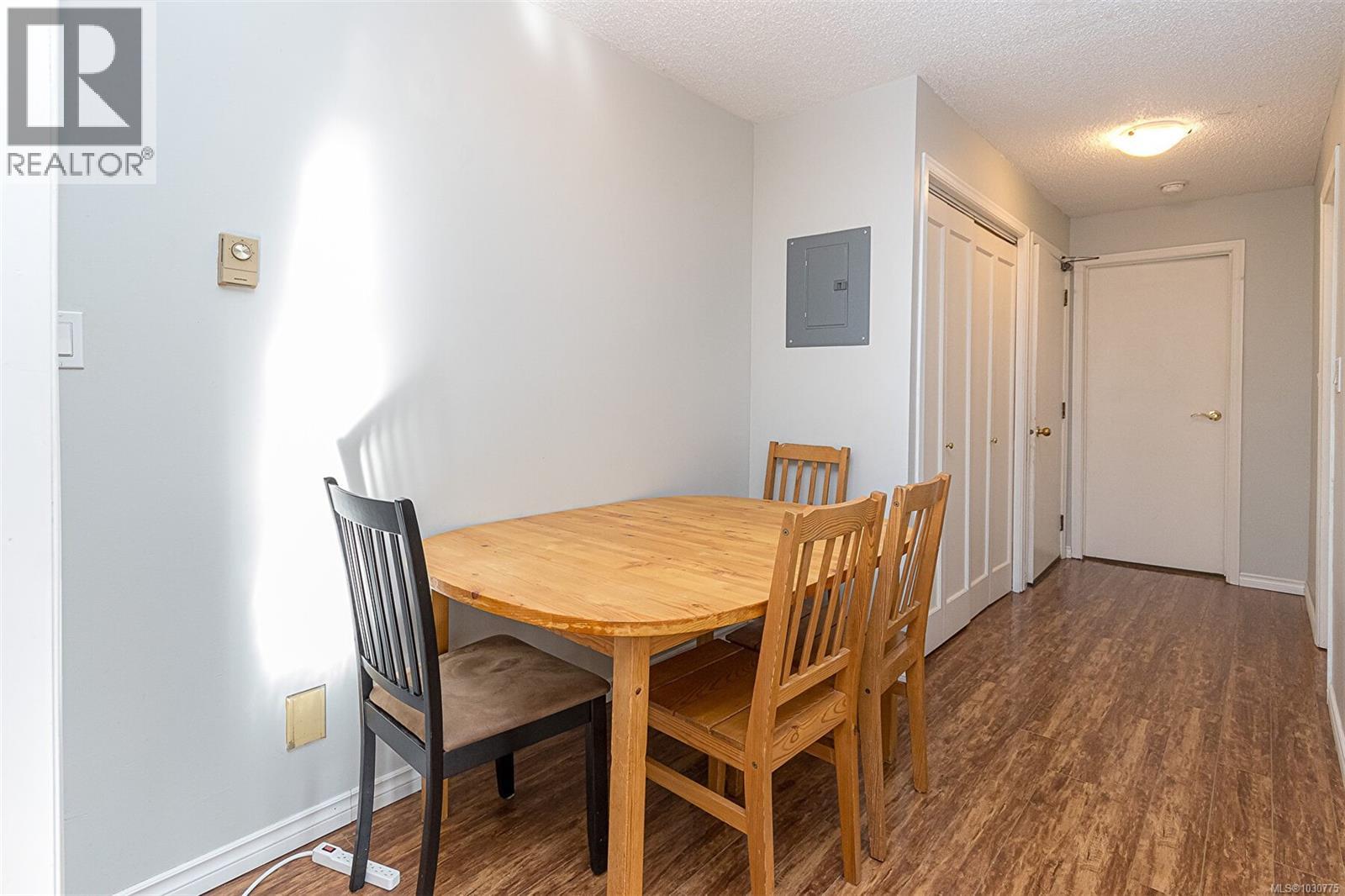 631 Jolly Pl, Saanich