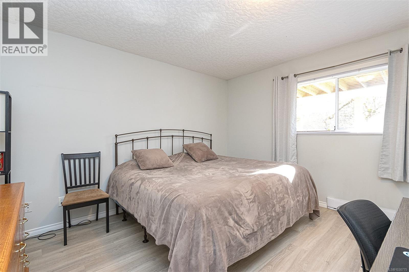 631 Jolly Pl, Saanich