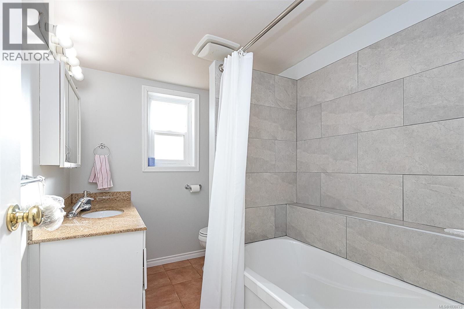 631 Jolly Pl, Saanich