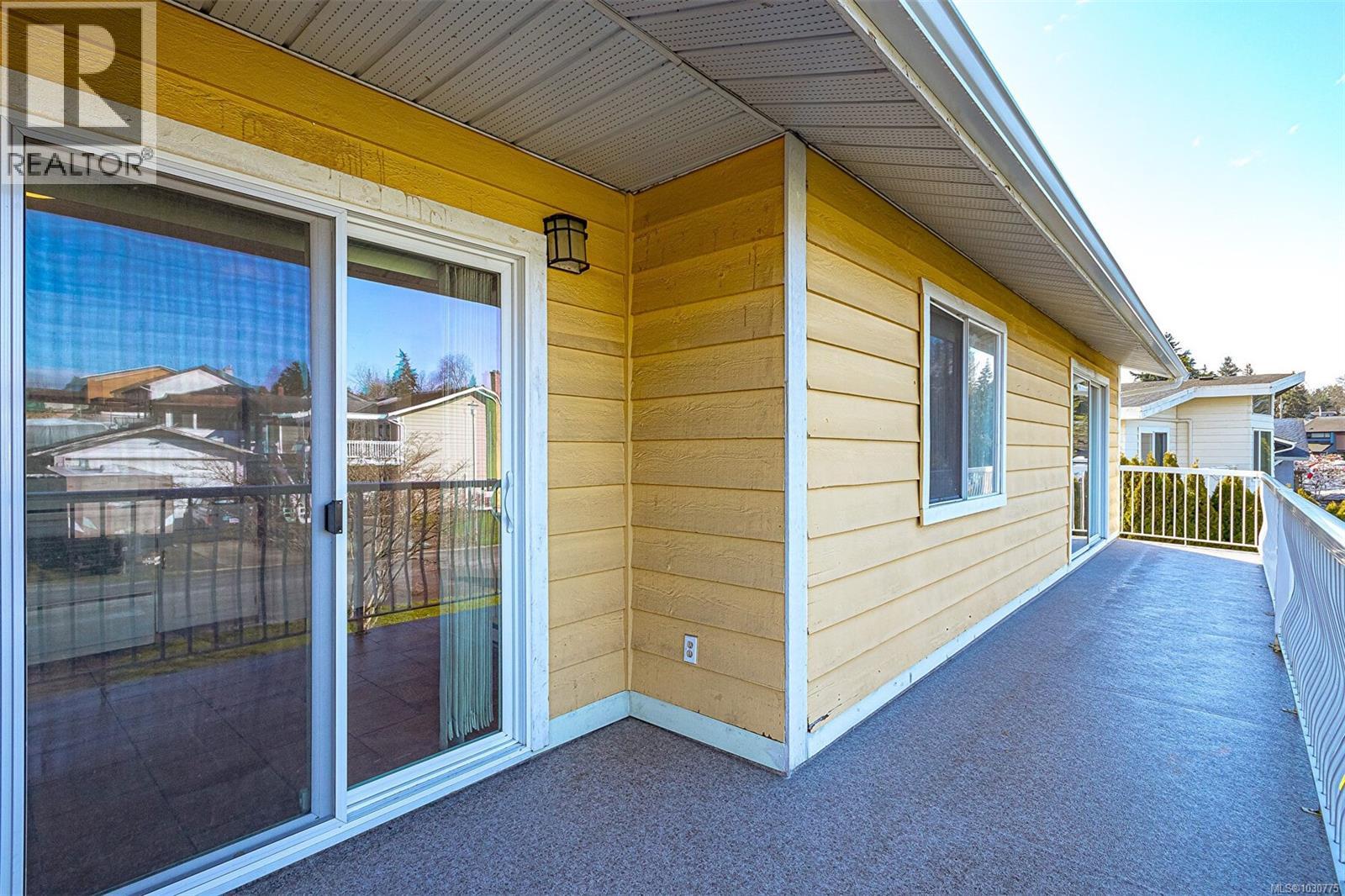 631 Jolly Pl, Saanich