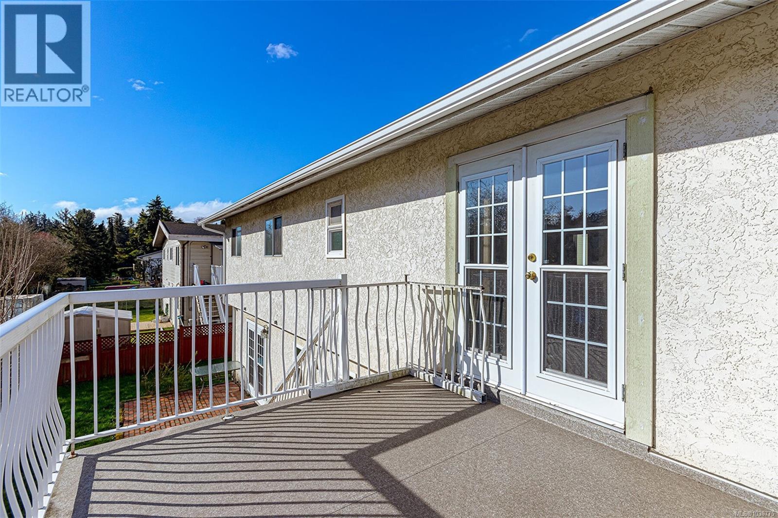 631 Jolly Pl, Saanich
