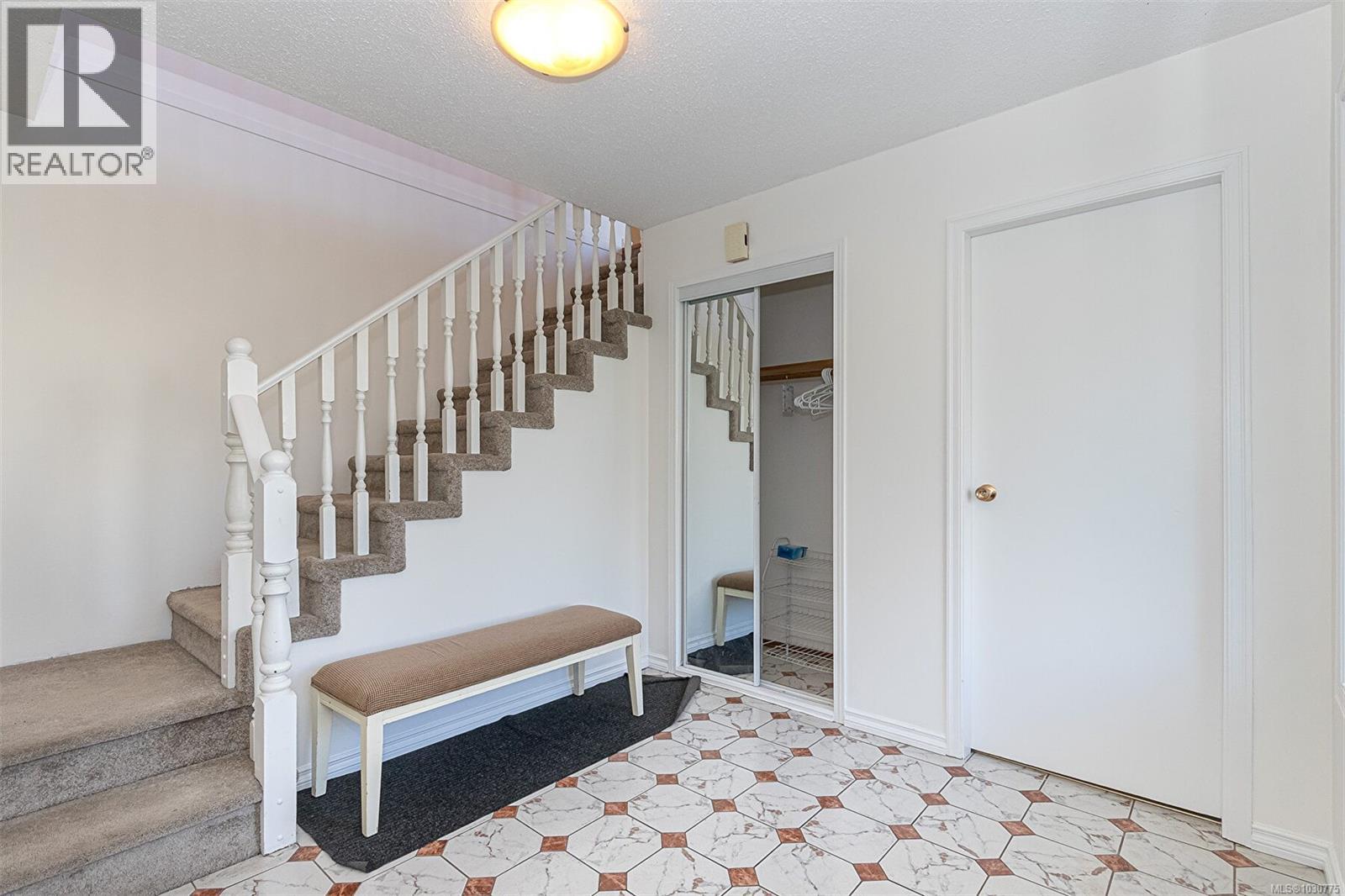 631 Jolly Pl, Saanich