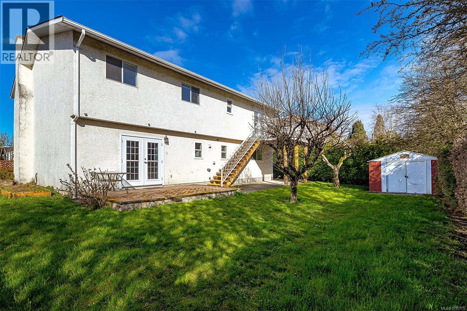 631 Jolly Pl, Saanich