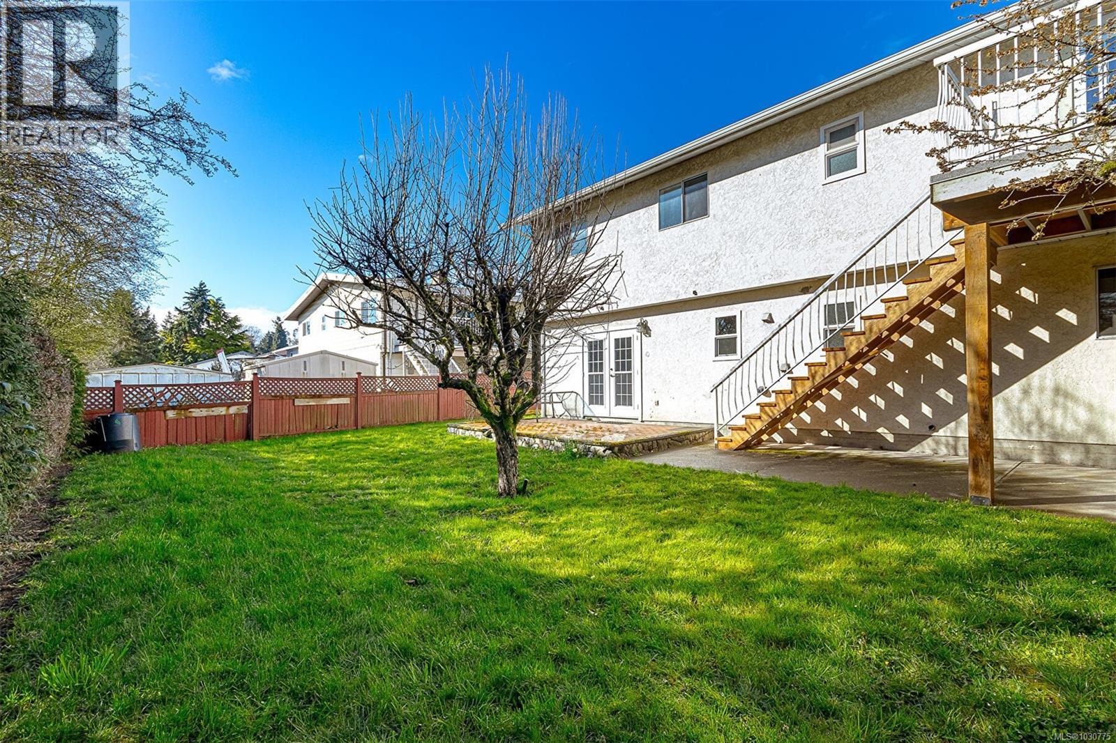 631 Jolly Pl, Saanich