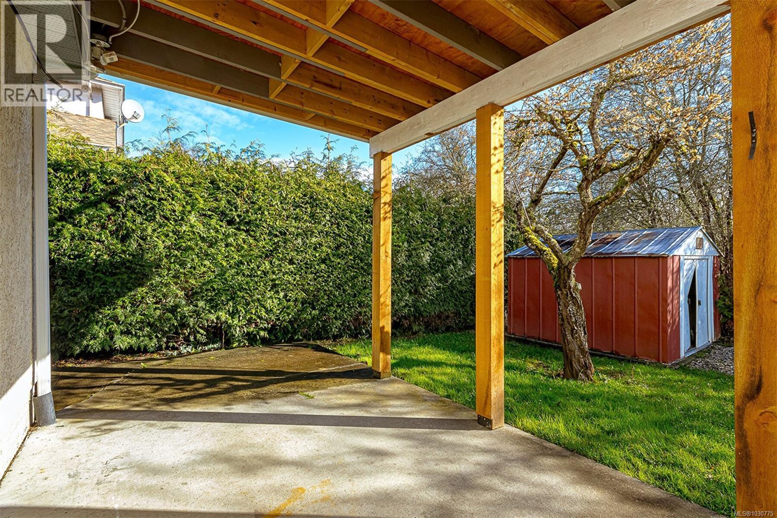 631 Jolly Pl, Saanich