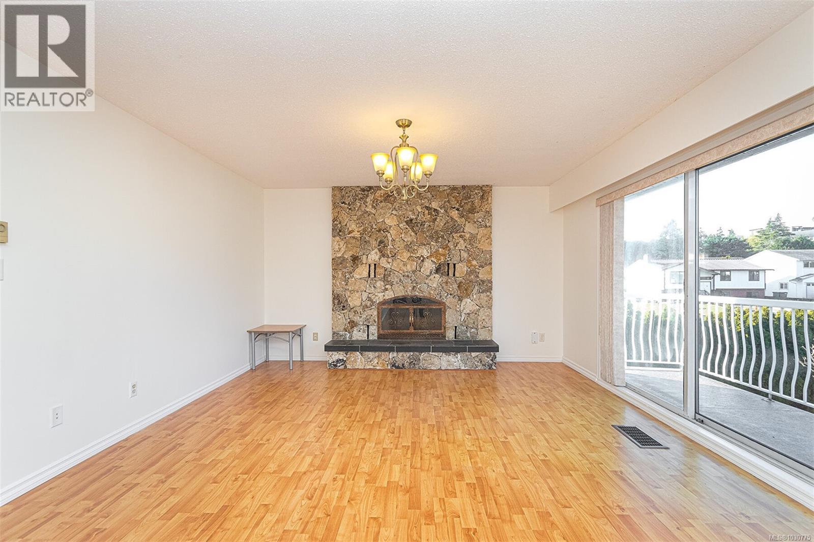 631 Jolly Pl, Saanich