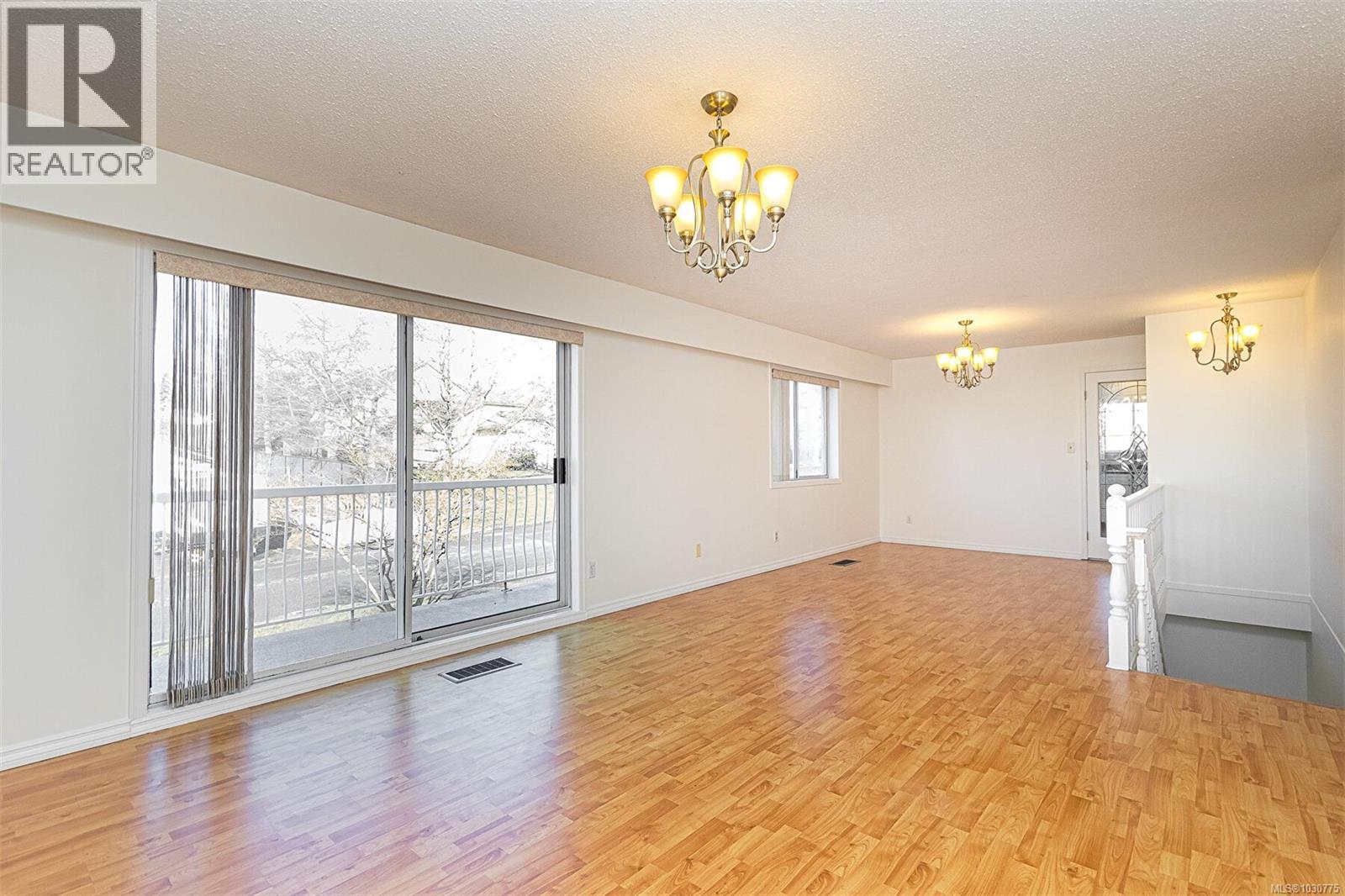 631 Jolly Pl, Saanich