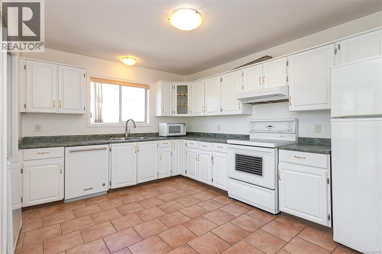 631 Jolly Pl, Saanich