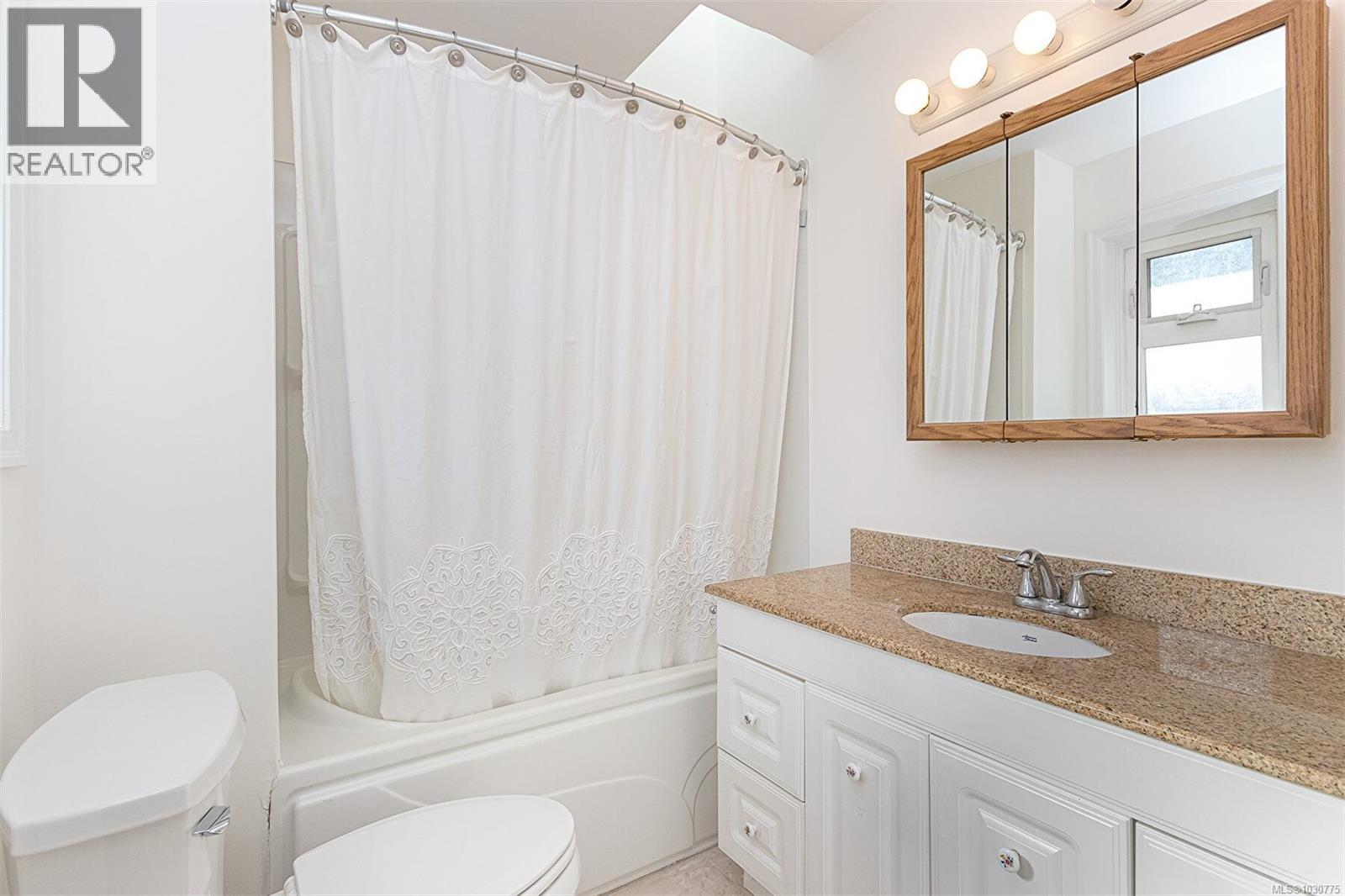 631 Jolly Pl, Saanich