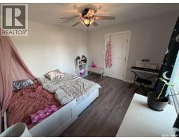 442 Front Street W, Eastend, SK S0N0T0 Photo 21