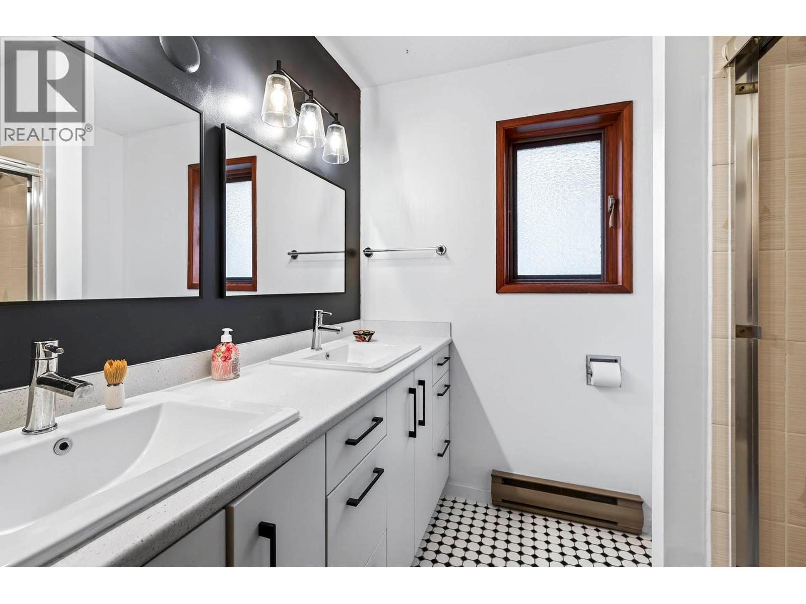 930 NICOLA STREET - 17