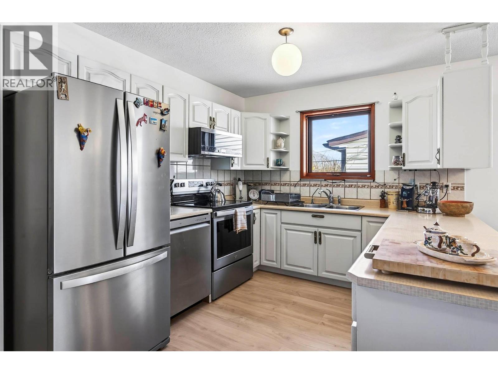 930 Nicola Street - 8