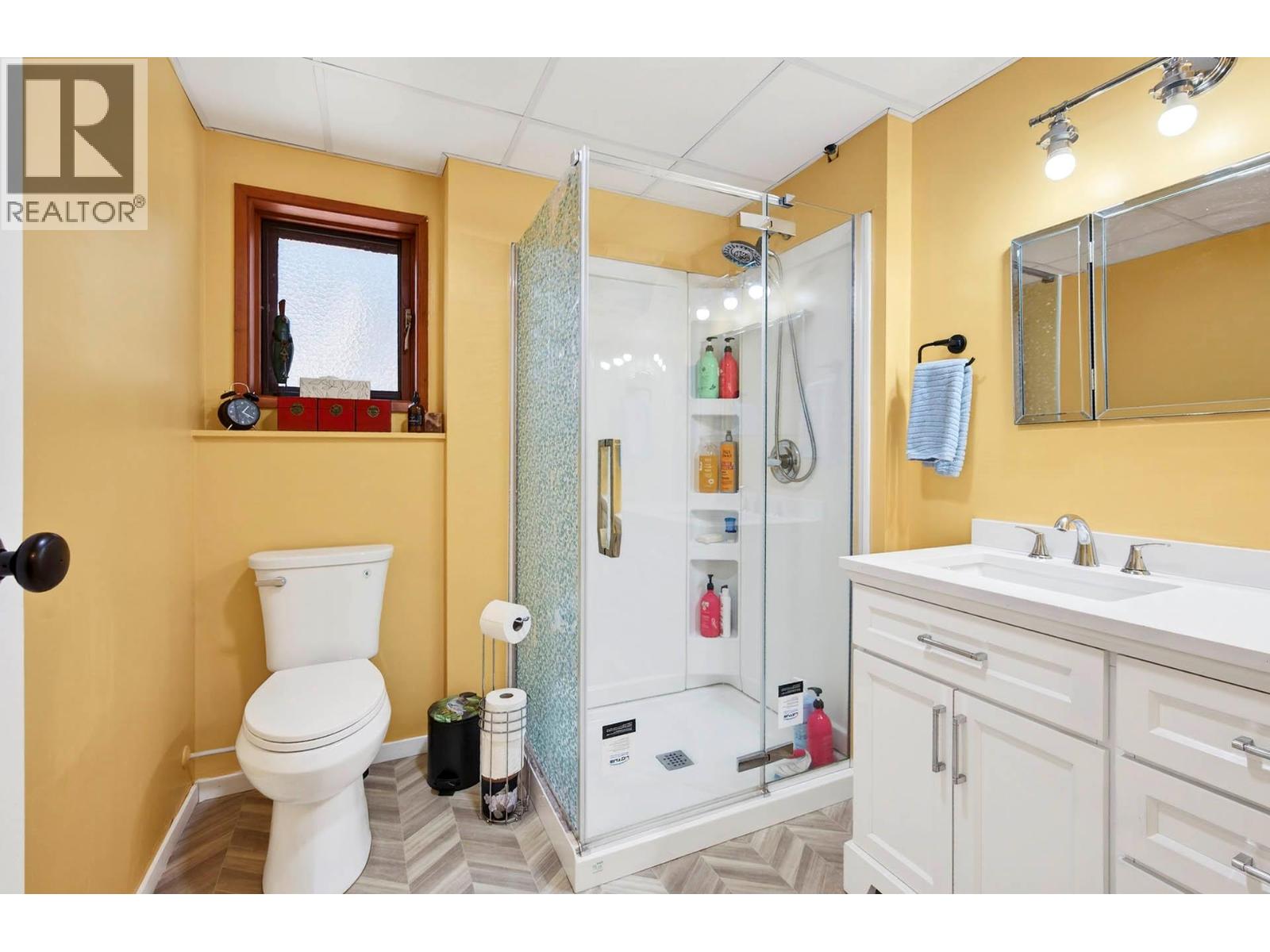 930 NICOLA STREET - 34