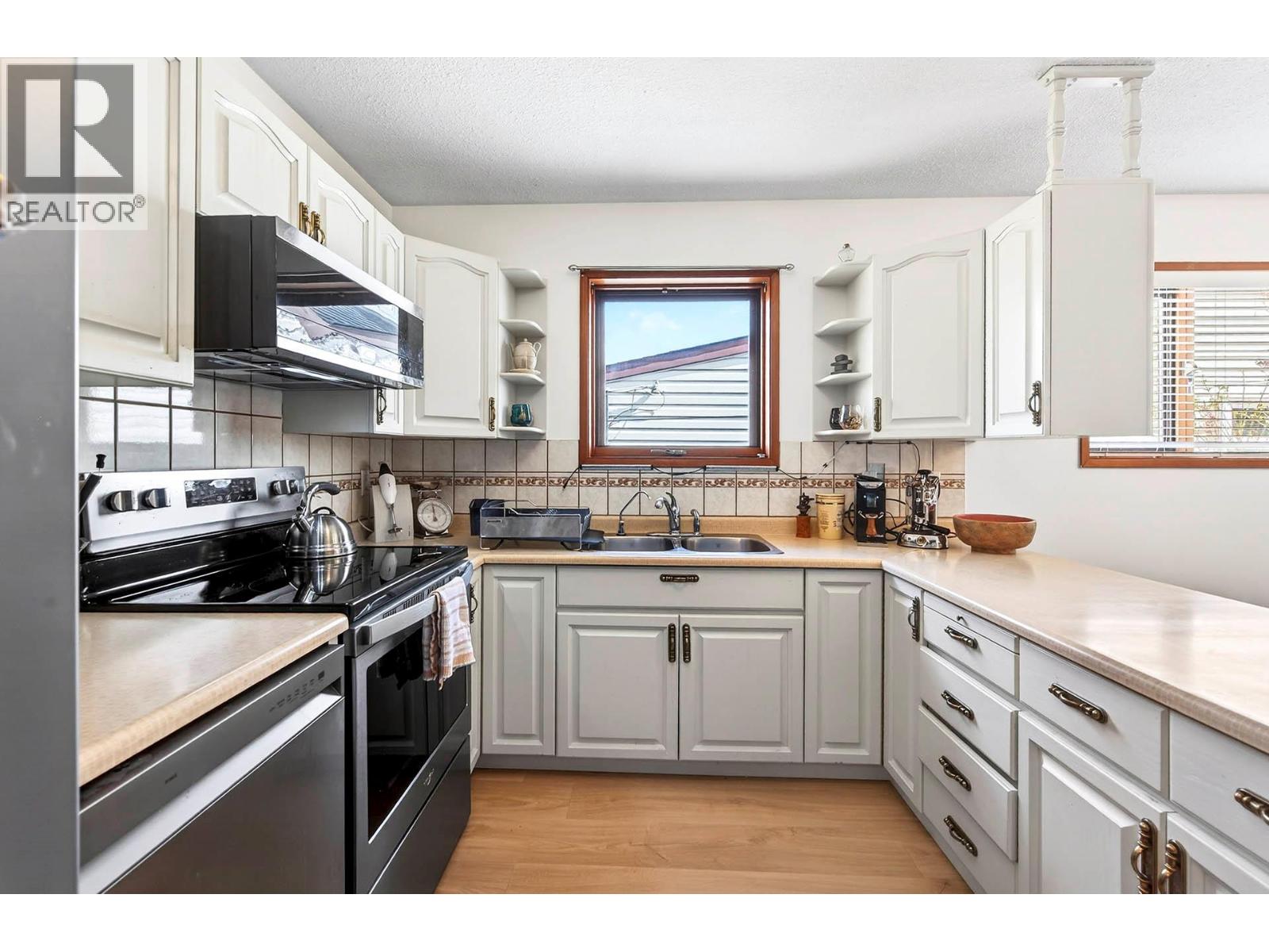 930 Nicola Street - 5