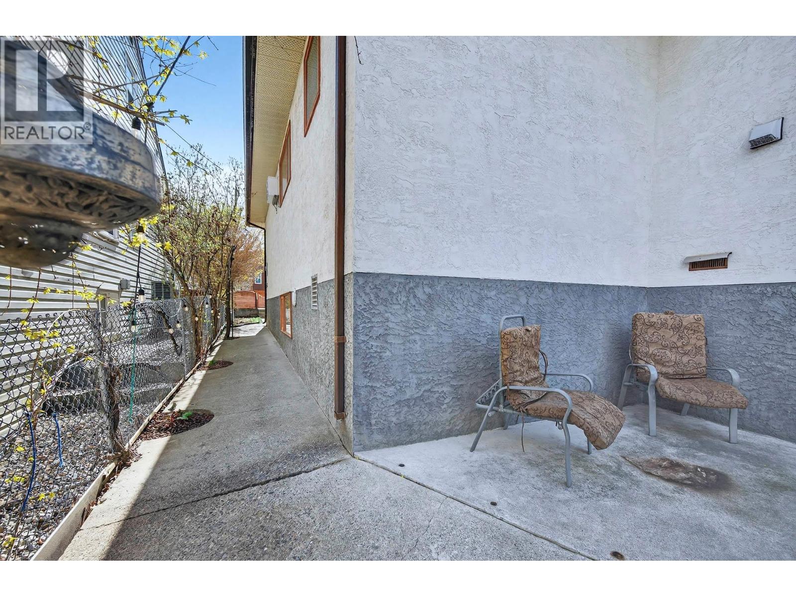 930 NICOLA STREET - 57