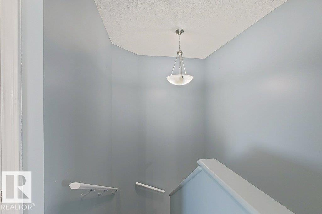 3347 24 AV NW, Edmonton