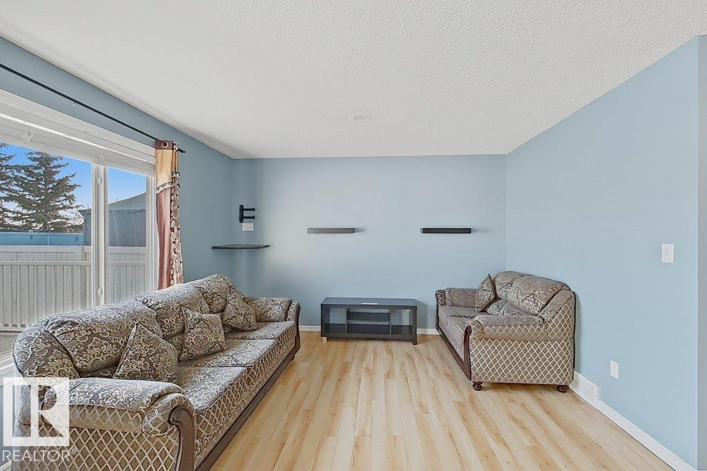 3347 24 AV NW, Edmonton