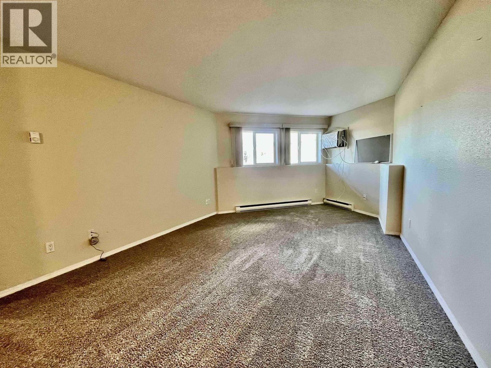 #103 282 N BROADWAY AVENUE - 3