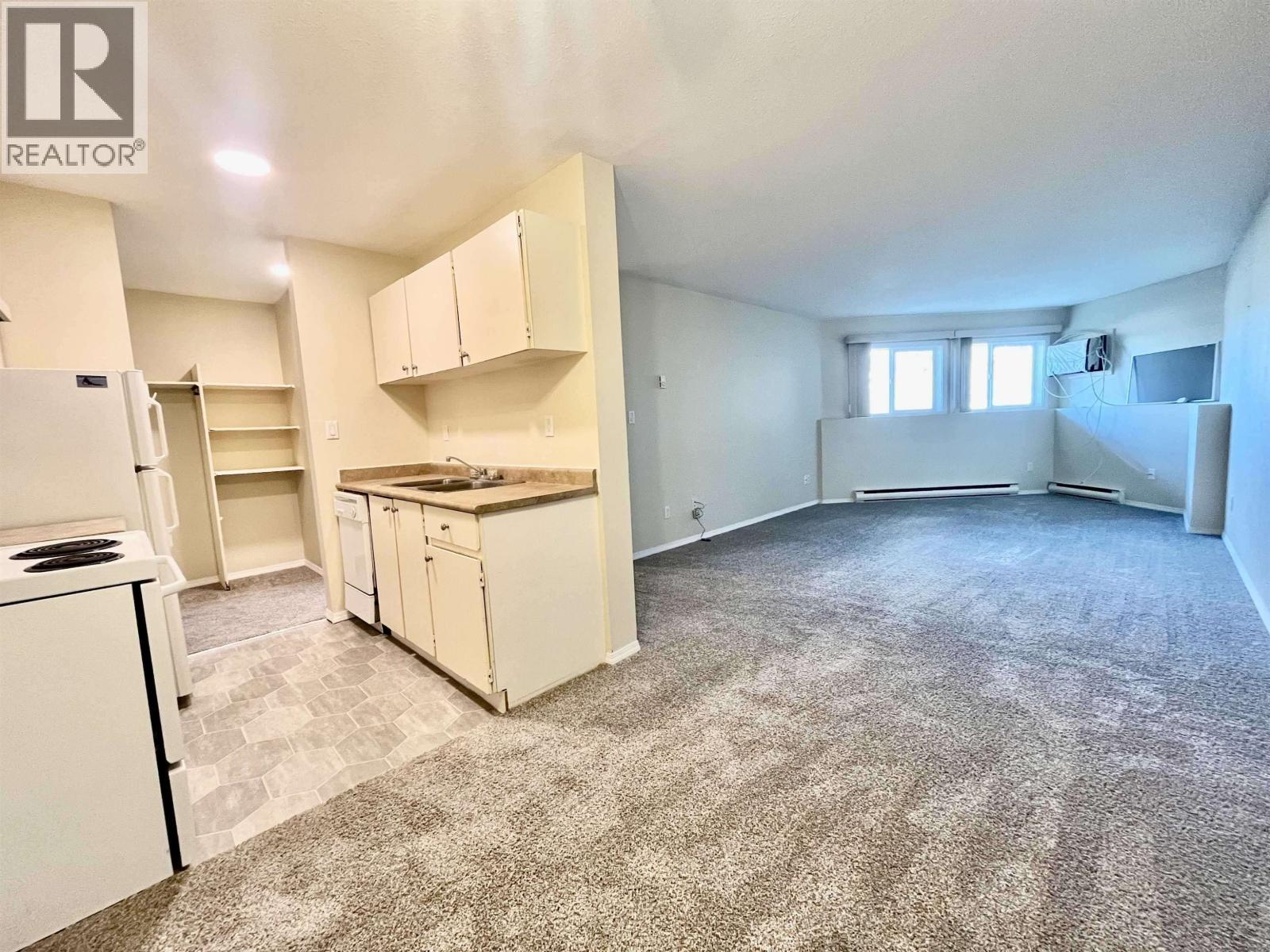 #103 282 N BROADWAY AVENUE - 6