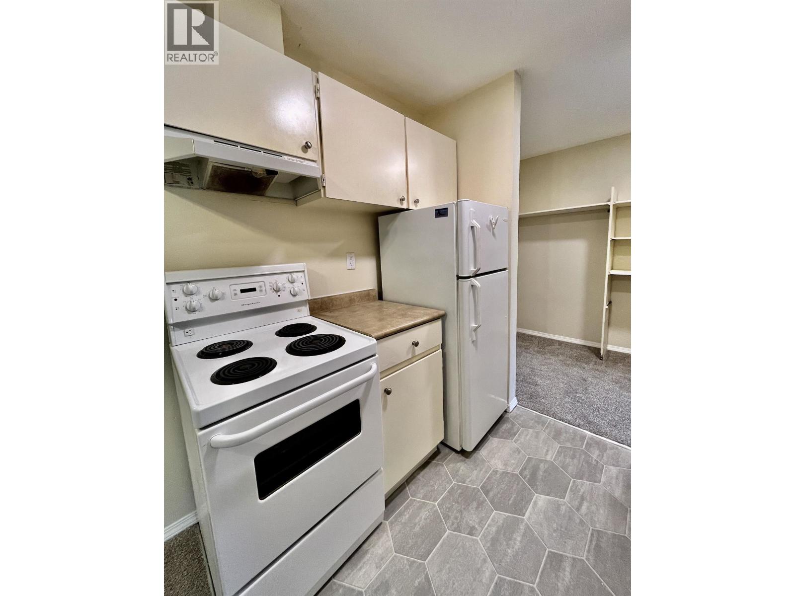 #103 282 N BROADWAY AVENUE - 4