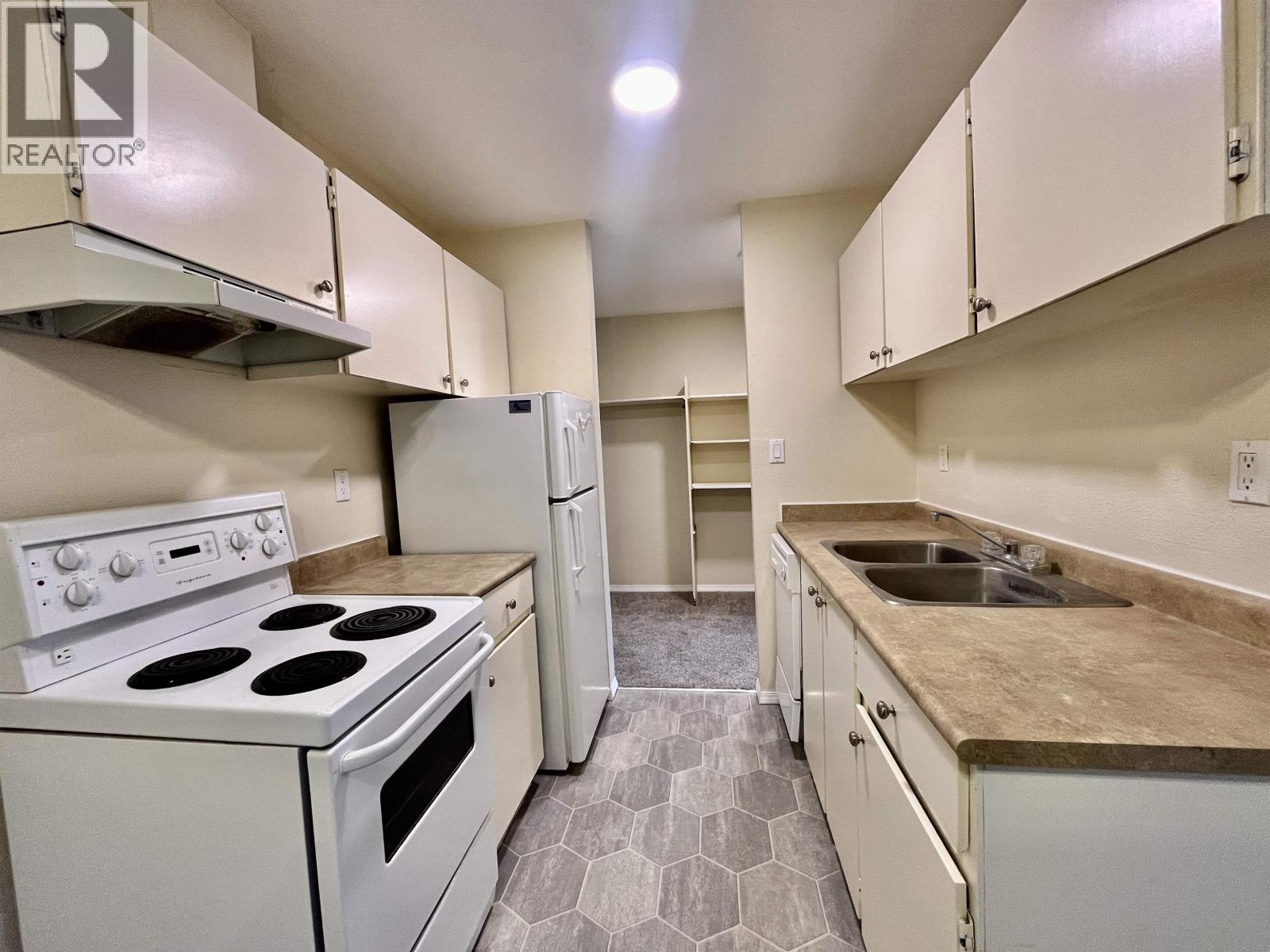 #103 282 N BROADWAY AVENUE - 5