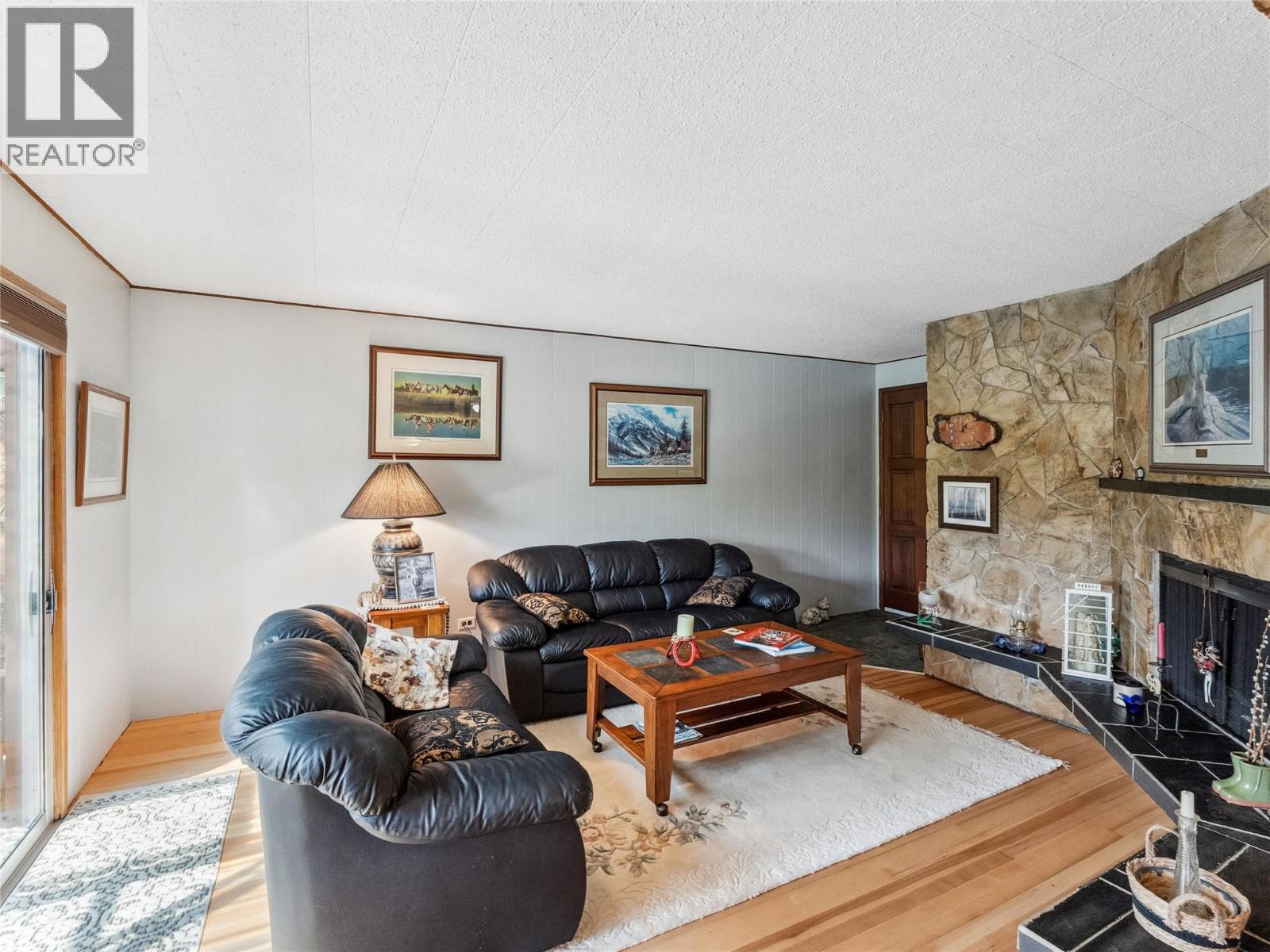  1150 MARIANNA Crescent, Trail