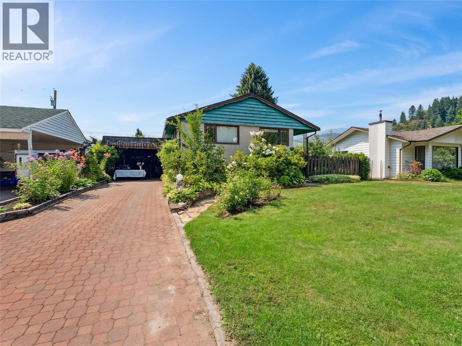  1150 MARIANNA Crescent, Trail