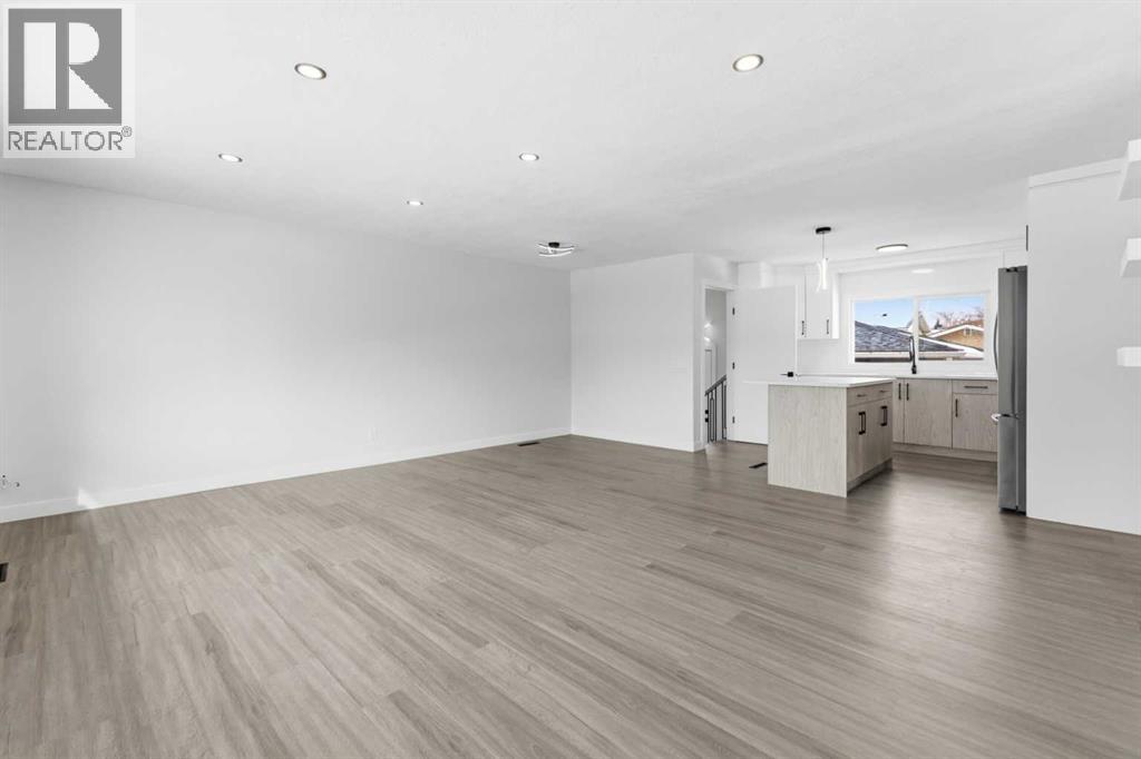 
          1412 19 Street Northeast
            <br/>
            <span>Calgary</span>
            , 
            <span>AB</span>
             <span>T2E4Y2</span>
         - Photo 5