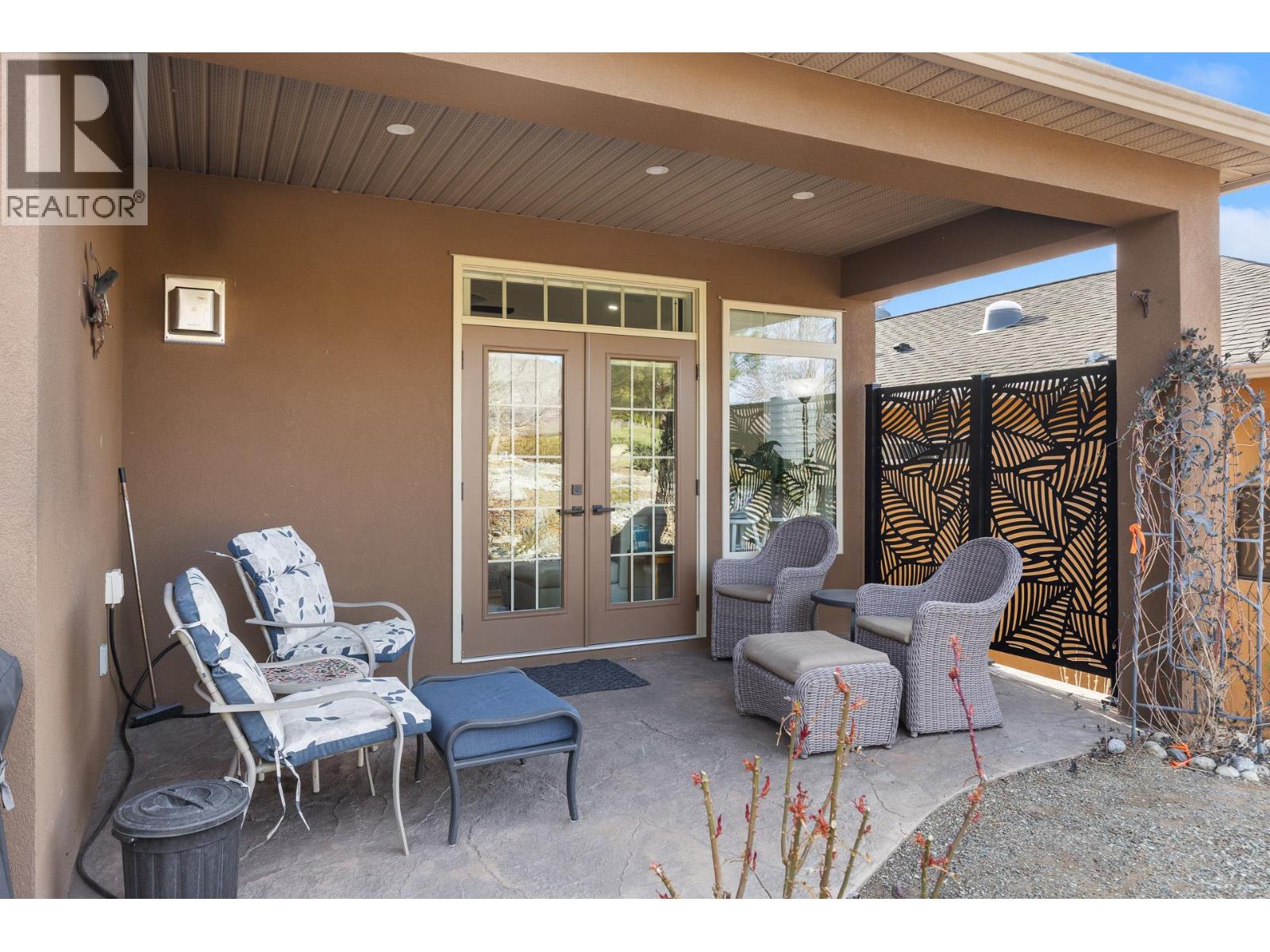 6833 MEADOWS Drive Unit# 40, Oliver