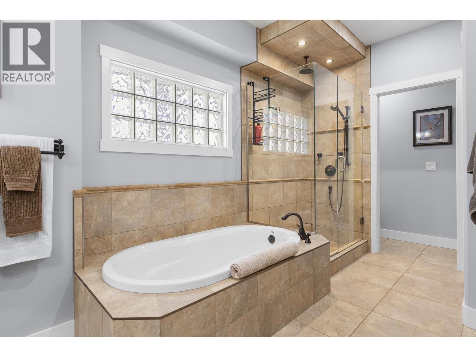 6833 MEADOWS Drive Unit# 40, Oliver