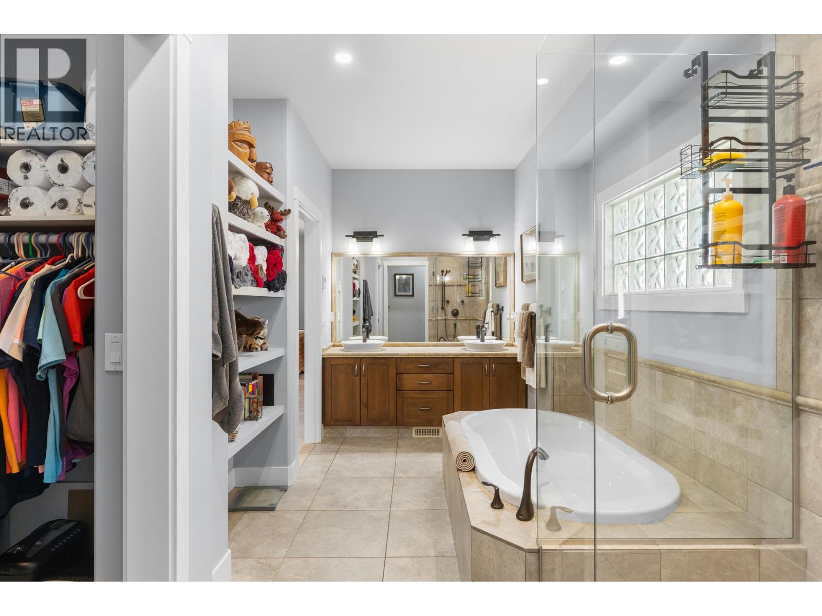 6833 MEADOWS Drive Unit# 40, Oliver