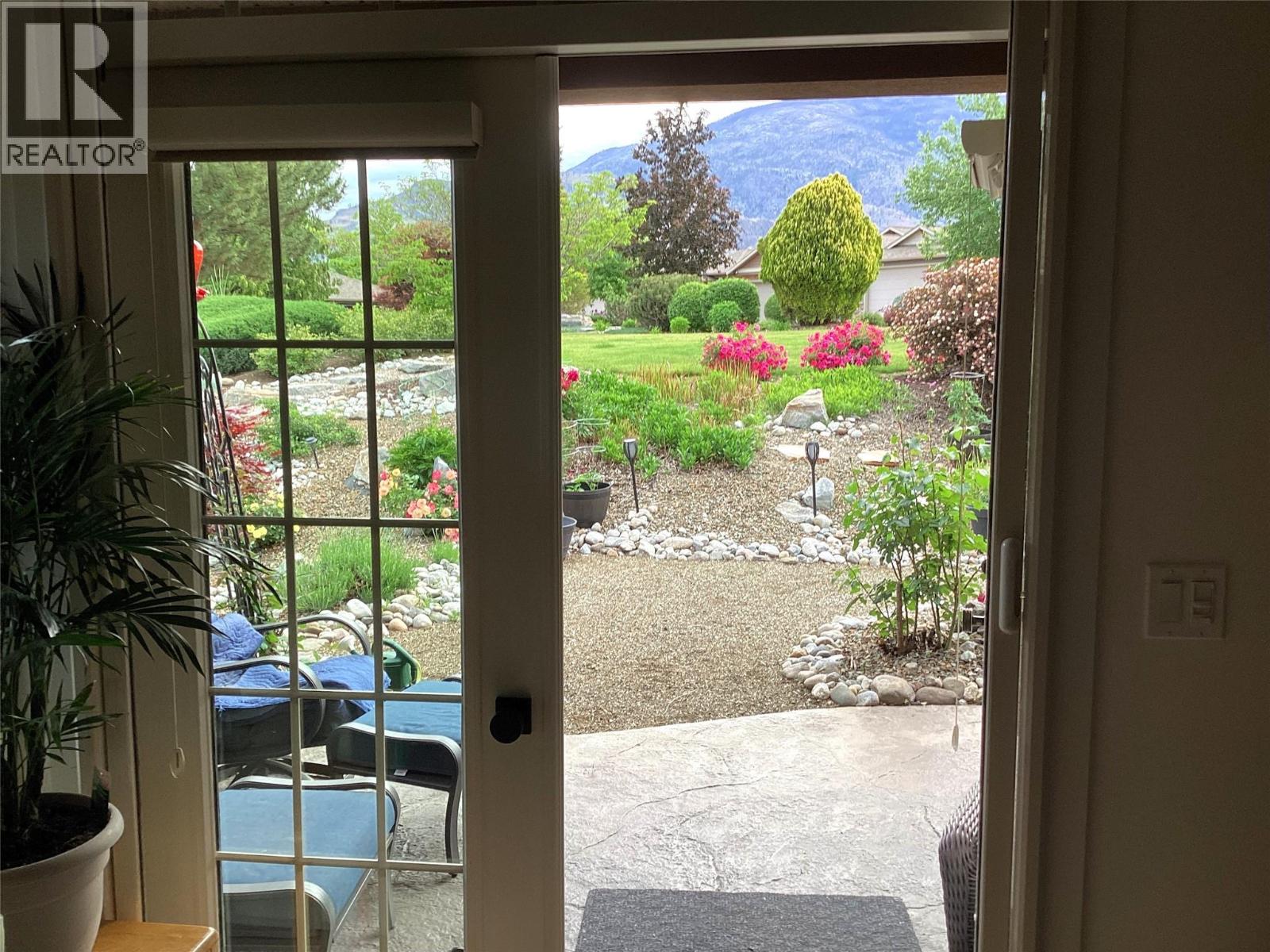 6833 MEADOWS Drive Unit# 40, Oliver