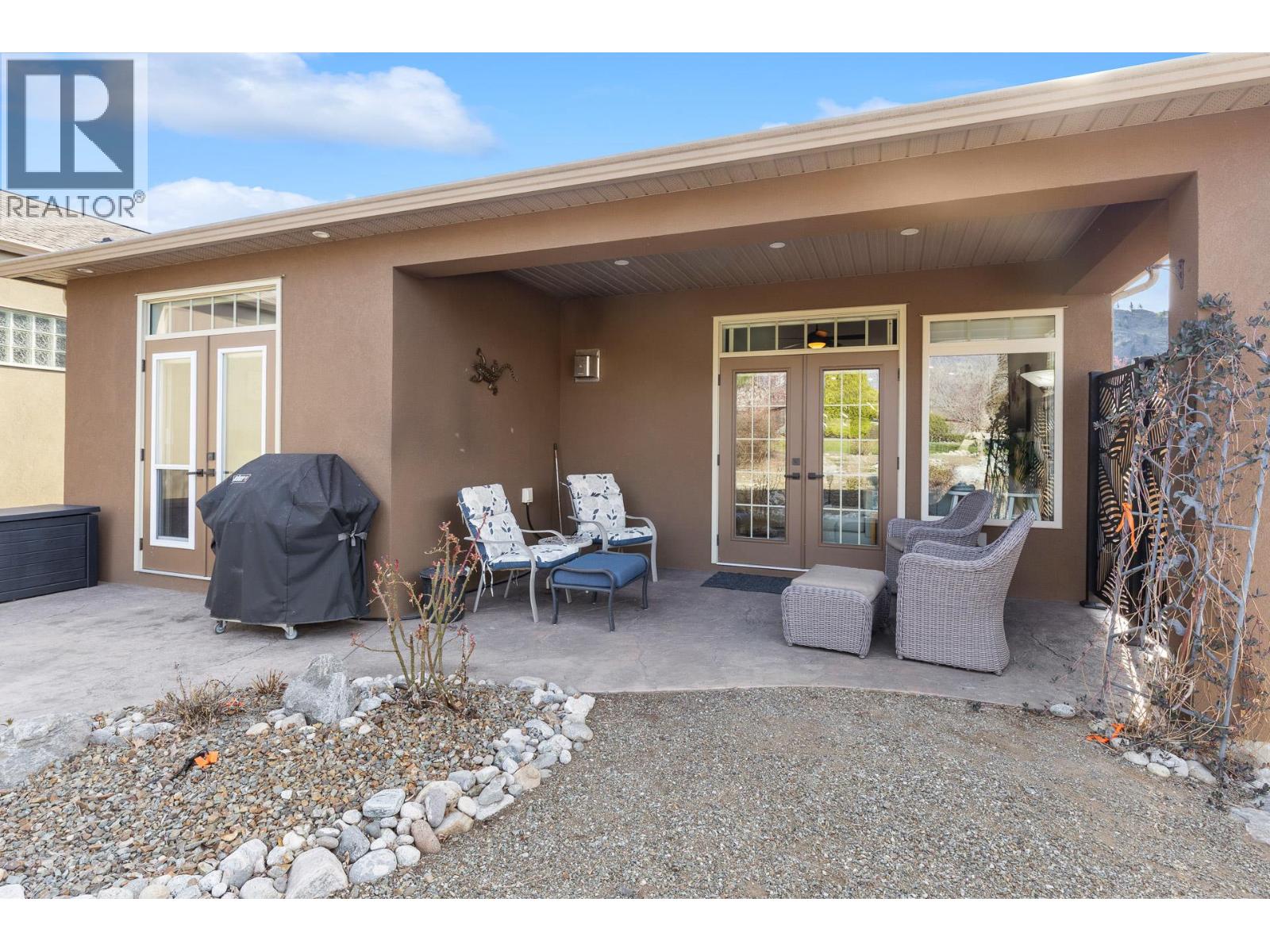 6833 MEADOWS Drive Unit# 40, Oliver