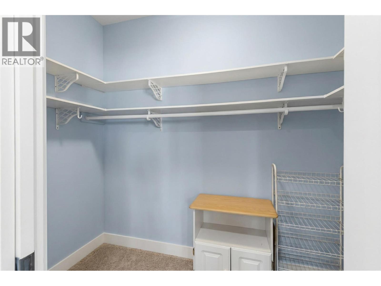 6833 MEADOWS Drive Unit# 40, Oliver