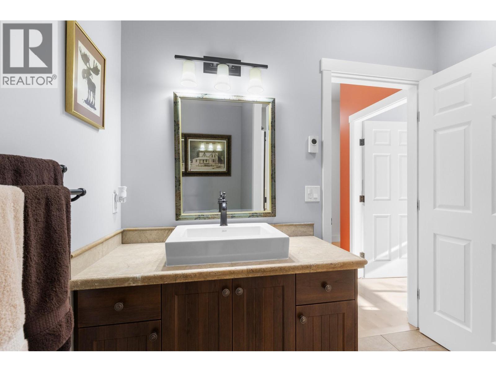 6833 MEADOWS Drive Unit# 40, Oliver