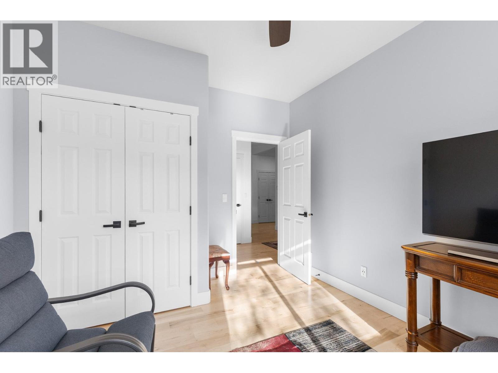 6833 MEADOWS Drive Unit# 40, Oliver