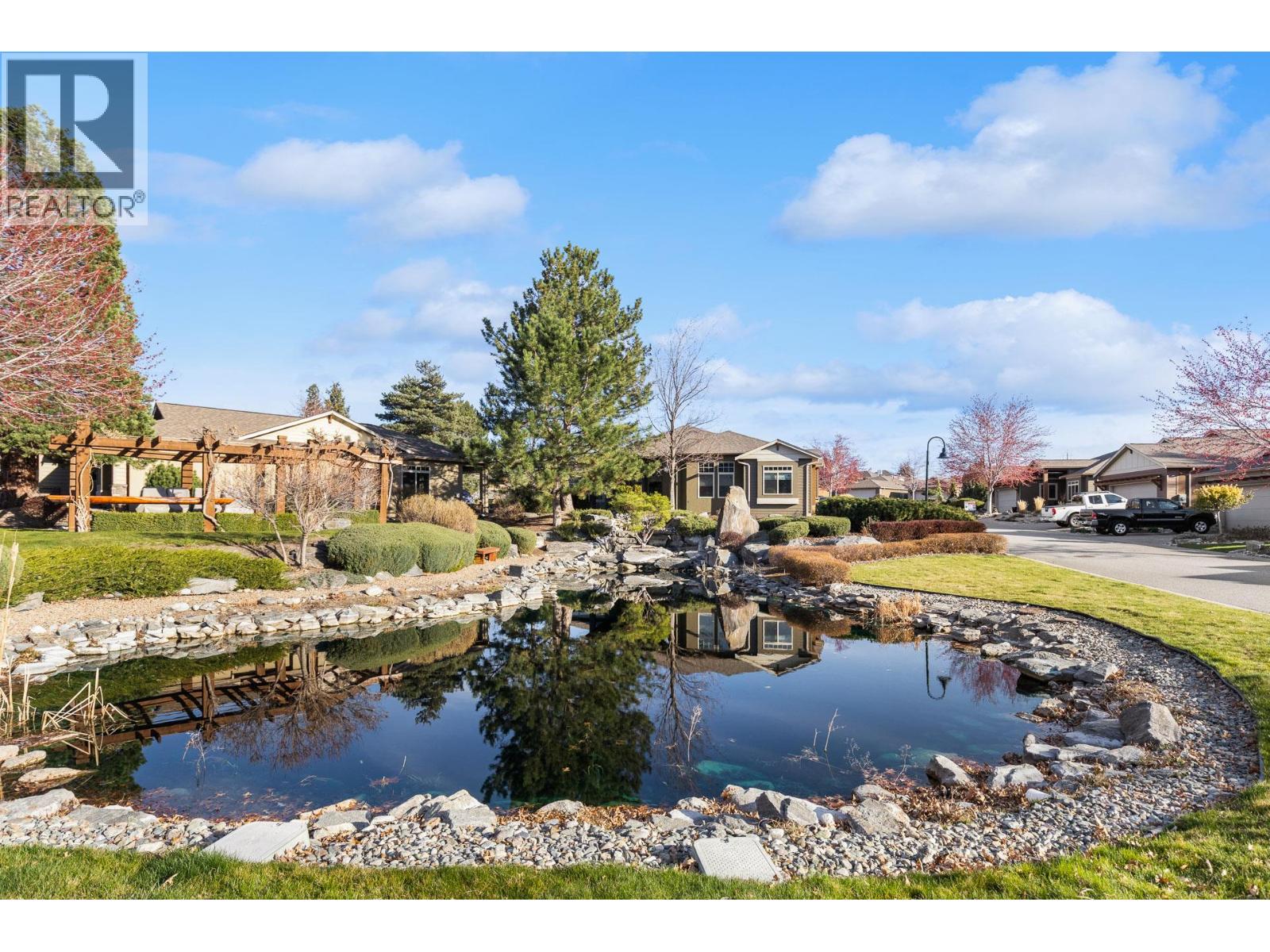 6833 MEADOWS Drive Unit# 40, Oliver