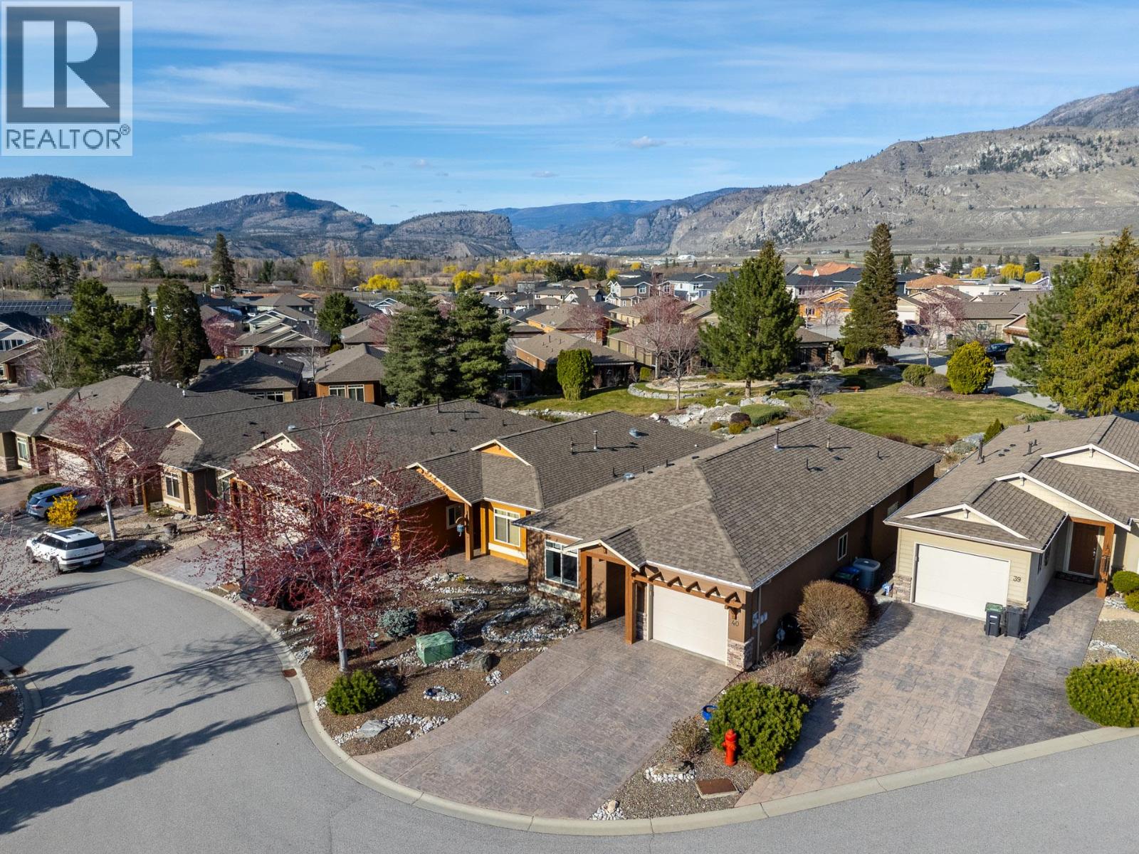 6833 MEADOWS Drive Unit# 40, Oliver