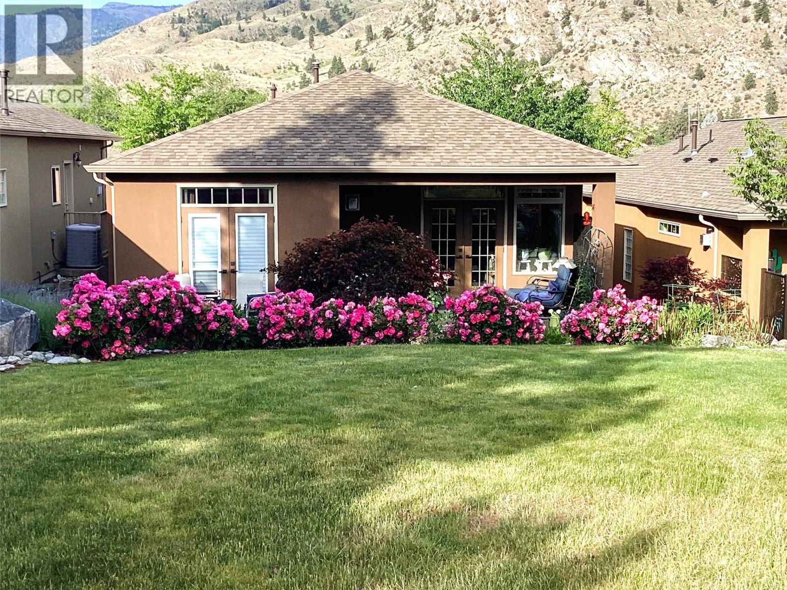 6833 MEADOWS Drive Unit# 40, Oliver