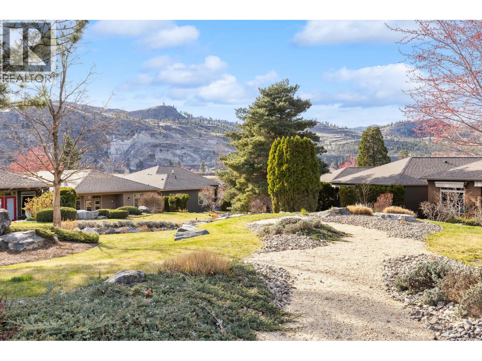 6833 MEADOWS Drive Unit# 40, Oliver