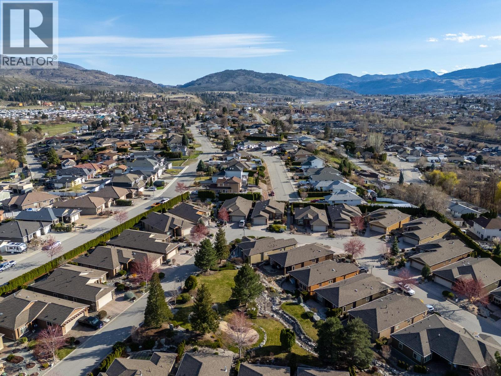 6833 MEADOWS Drive Unit# 40, Oliver