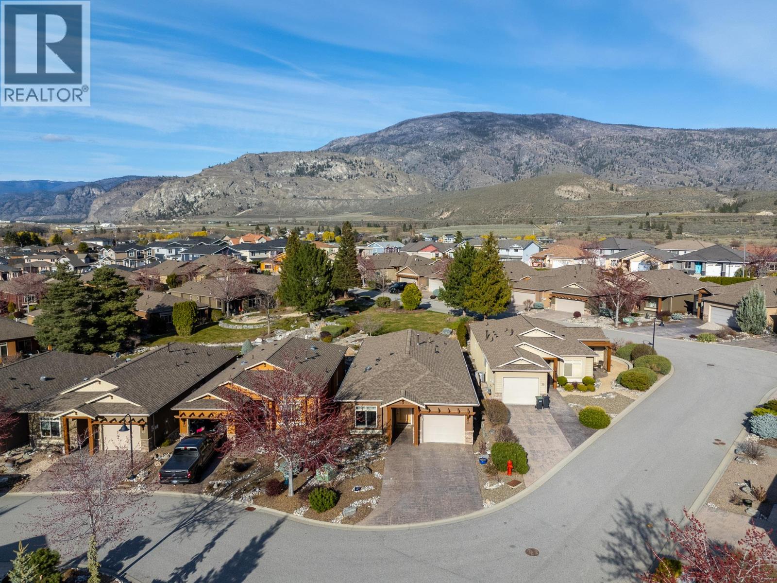 6833 MEADOWS Drive Unit# 40, Oliver