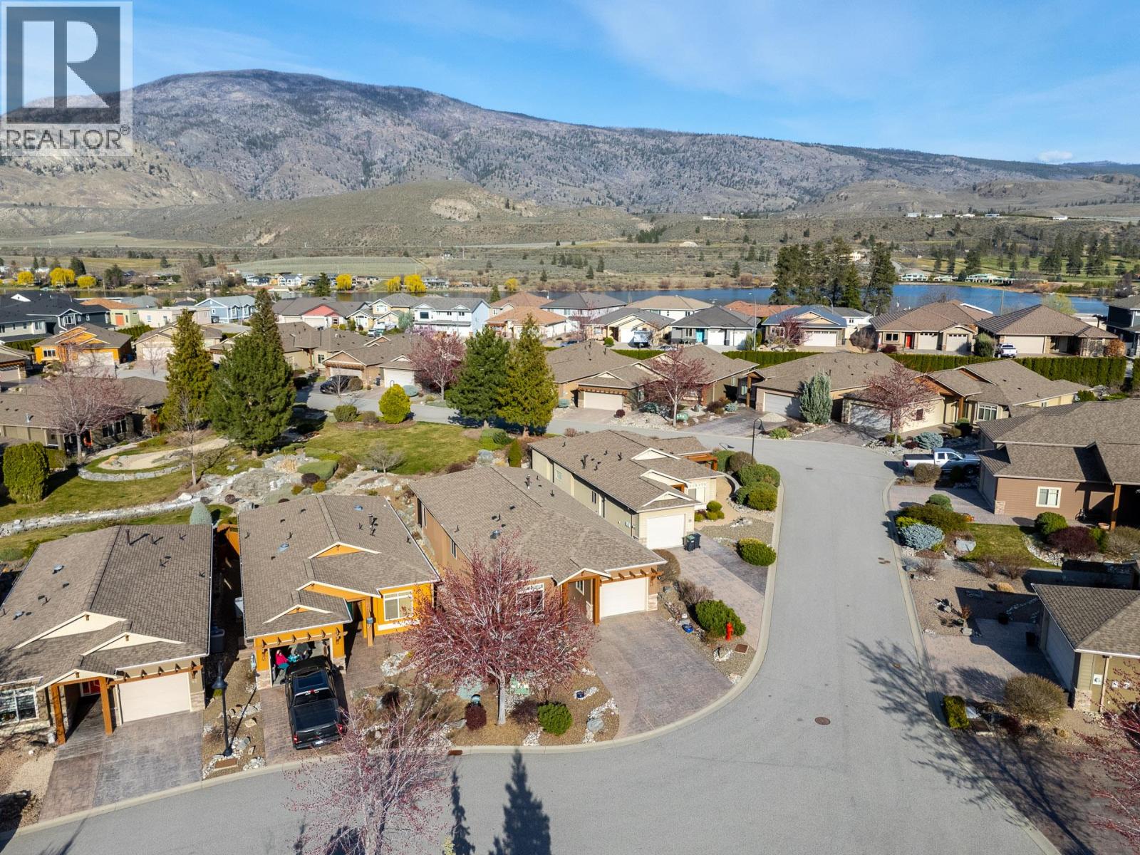 6833 MEADOWS Drive Unit# 40, Oliver